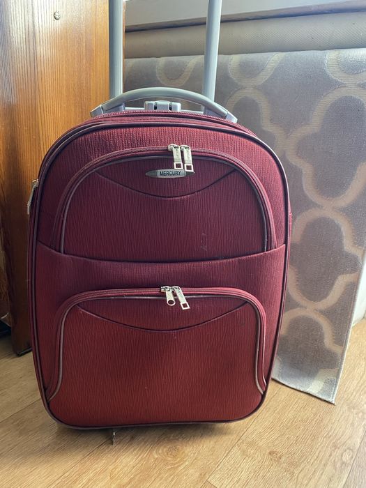 Валіза маленька.   .