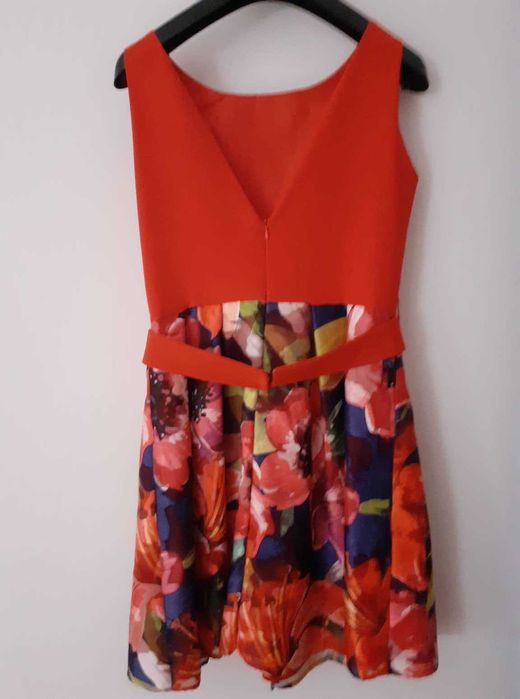 Vestido estampado e liso para cerimónia ou dia a dia