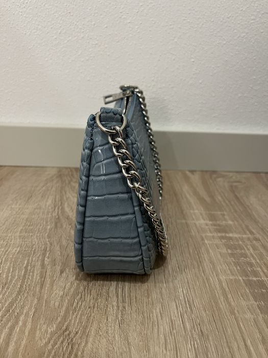 Mala Stradivarius efeito crocodilo azul -como nova