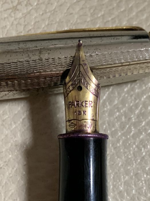 Продам ручку Parker с золотым пером