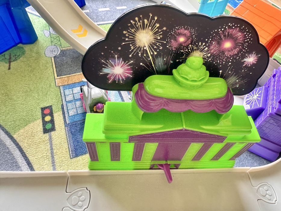 Zestaw uratujmy miasto + 4 autka