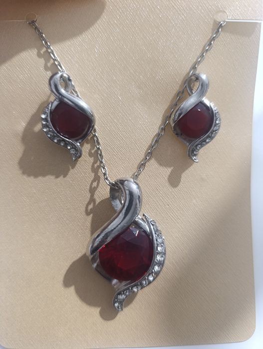 Okazała kolia zestaw biżuterii naszyjnik z kolczykami czerwień