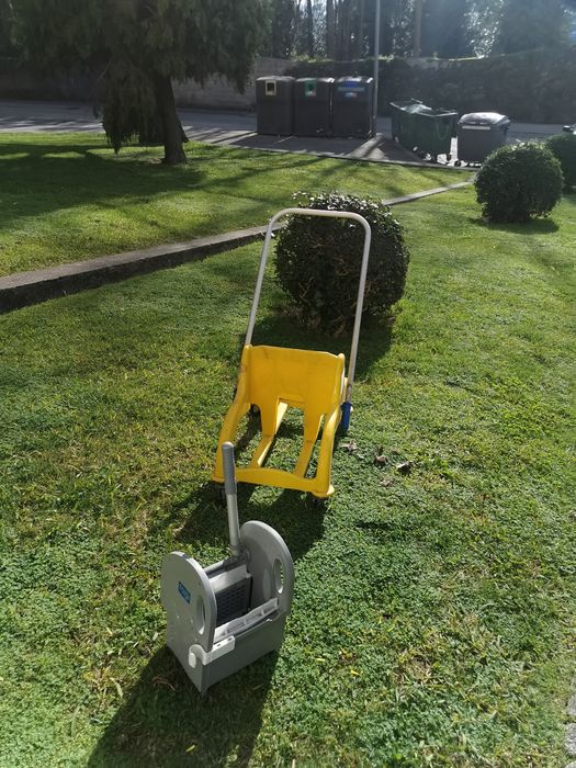 Carrinhos mops com prensas