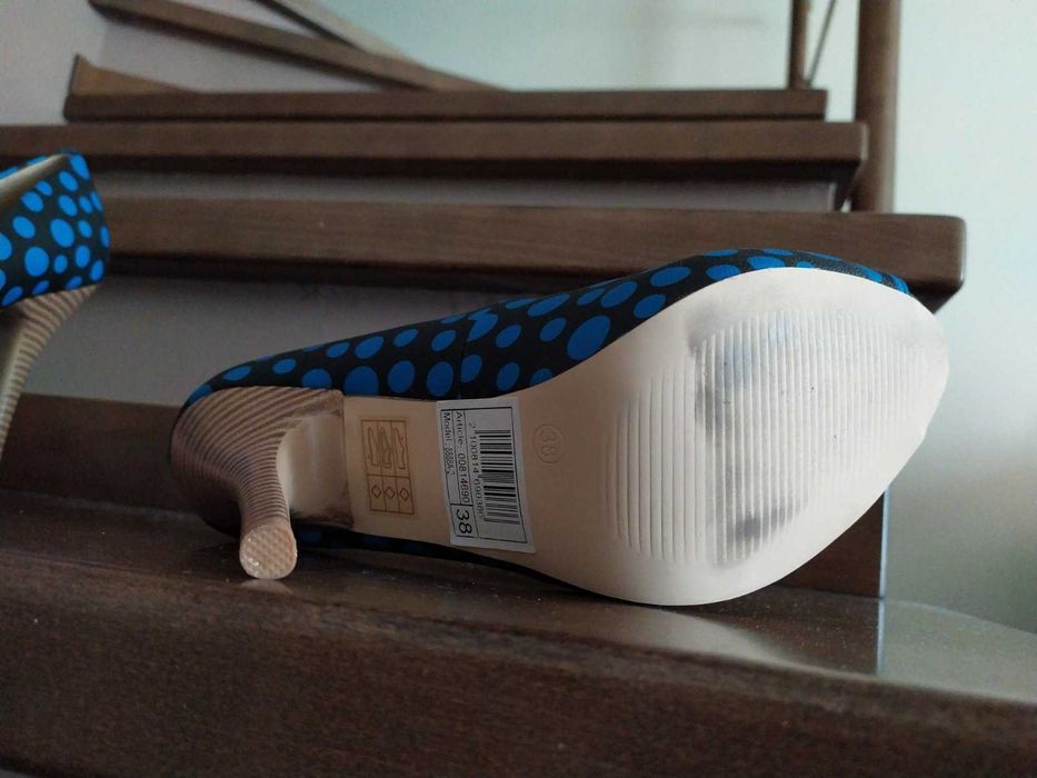 NOWE! Buty Tomasso Taccardi - czółenka damskie, szpilki rozmiar 38