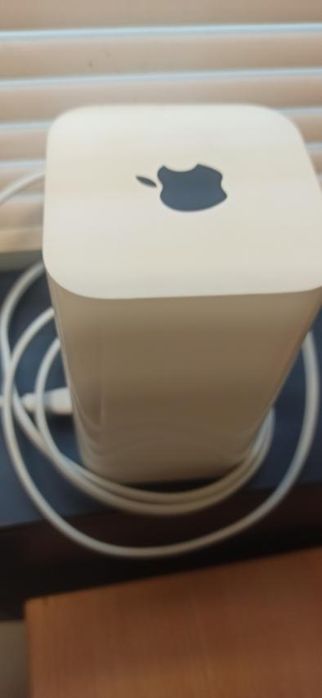 Apple Роутер AirPort Extreme A1521 ME918LL/A США (2.4 GHz and 5 GHz)