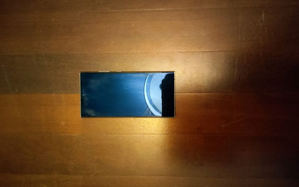 Samsung s24 ultra ligeiramente rachado no ecrã  funcional