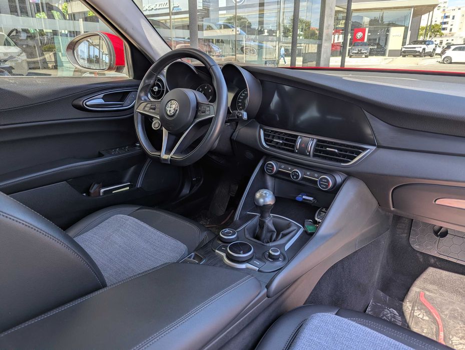Carro Alfa Romeu Julia JTD 180cv