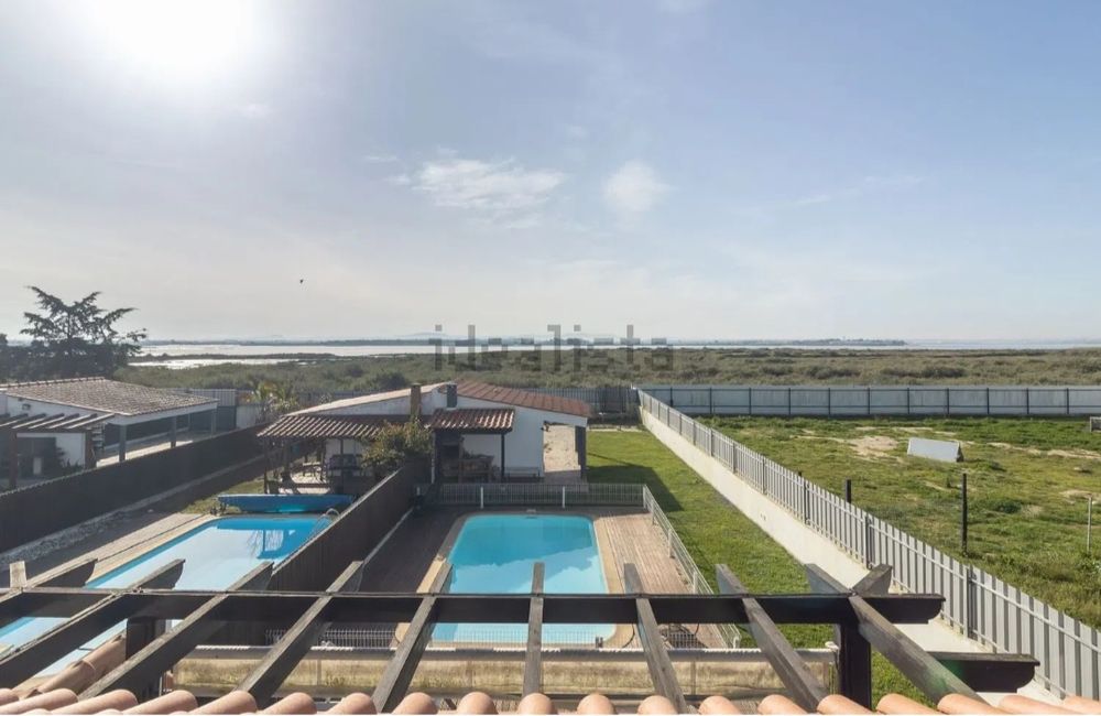 Moradia T4 piscina churrasqueira lote 741 m2