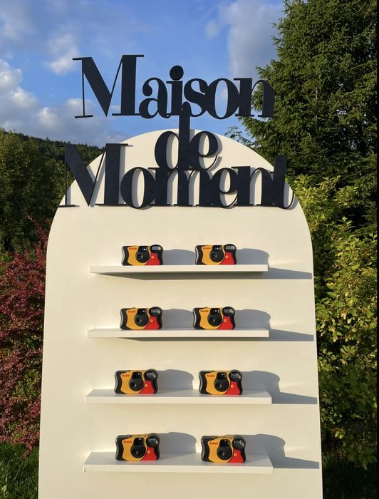 Ścianka z Aparatami Analogowymi