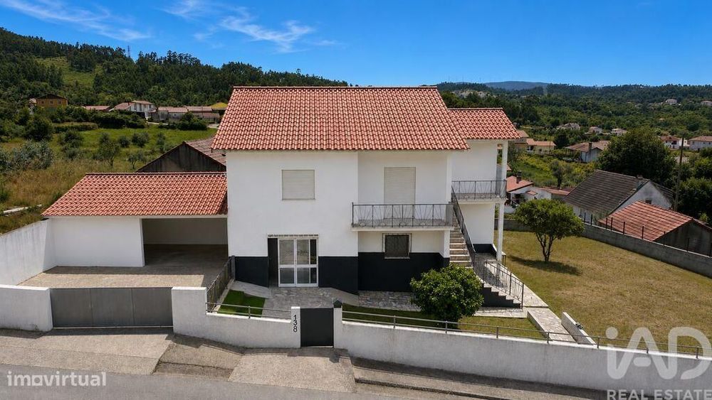 Moradia isolada em São Miguel, Santa Eufémia e Rabaçal de 240 m2