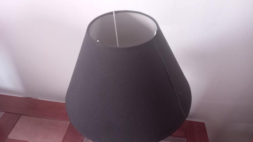 Vendo dois abajours, entrego em mãos para desocupar casa