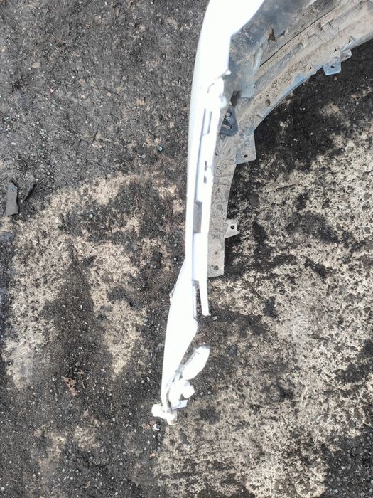 Opel Astra III H zderzak przedni biały Z474 uszkodzony