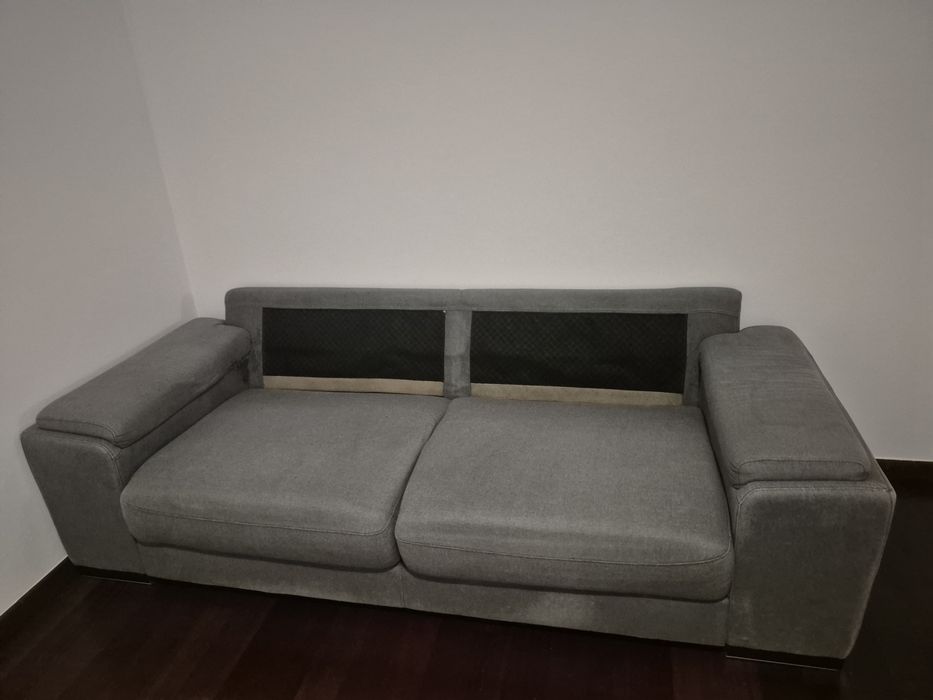 Sofá Cinzento de 2/3 Lugares – Estrutura Firme (Económico / Para Projeto)
