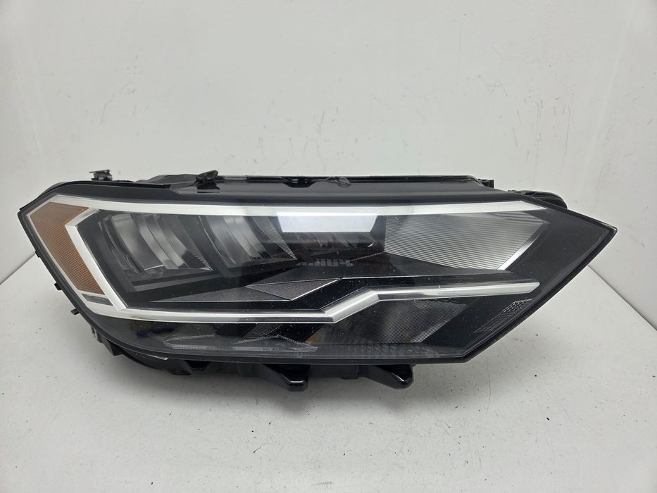 Фара права VW Jetta 7 2019-2023 USA