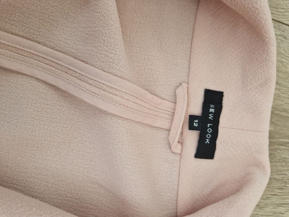 Pudrowa narzutka żakiet New Look 40