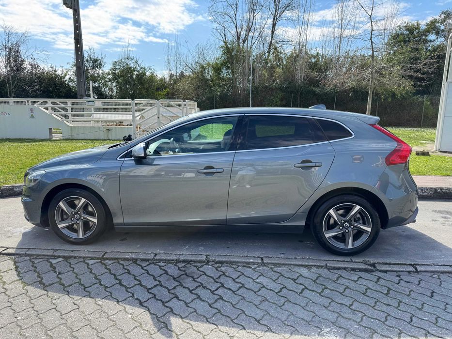 Volvo V40 D4 190cv R-Design — photo 2