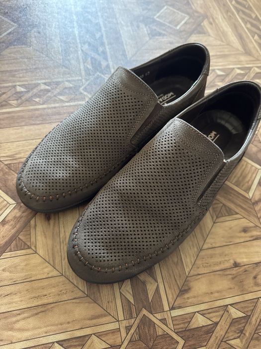 Продам взуття чоловіче.