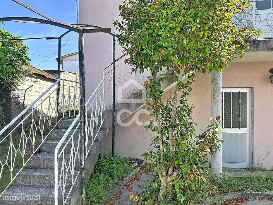 Moradia com Grande Potencial e Vista para campo e cidade