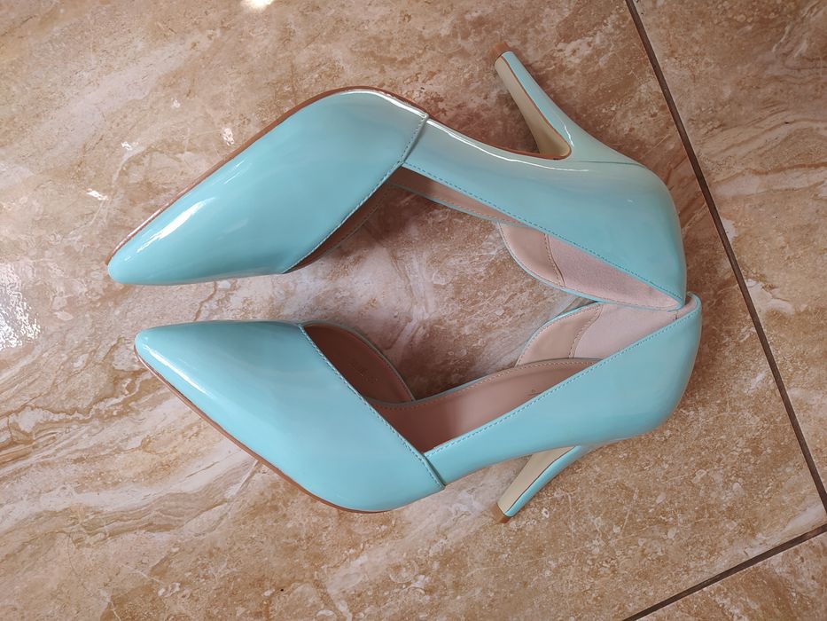 Nowe czółenka szpilki lakierowe