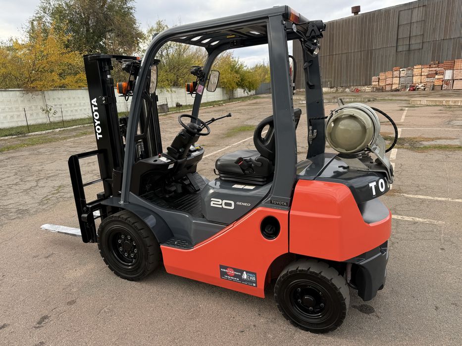 Навантажувач вилковий з вагами TOYOTA02-8FG20 вилочный погрузчик, кара