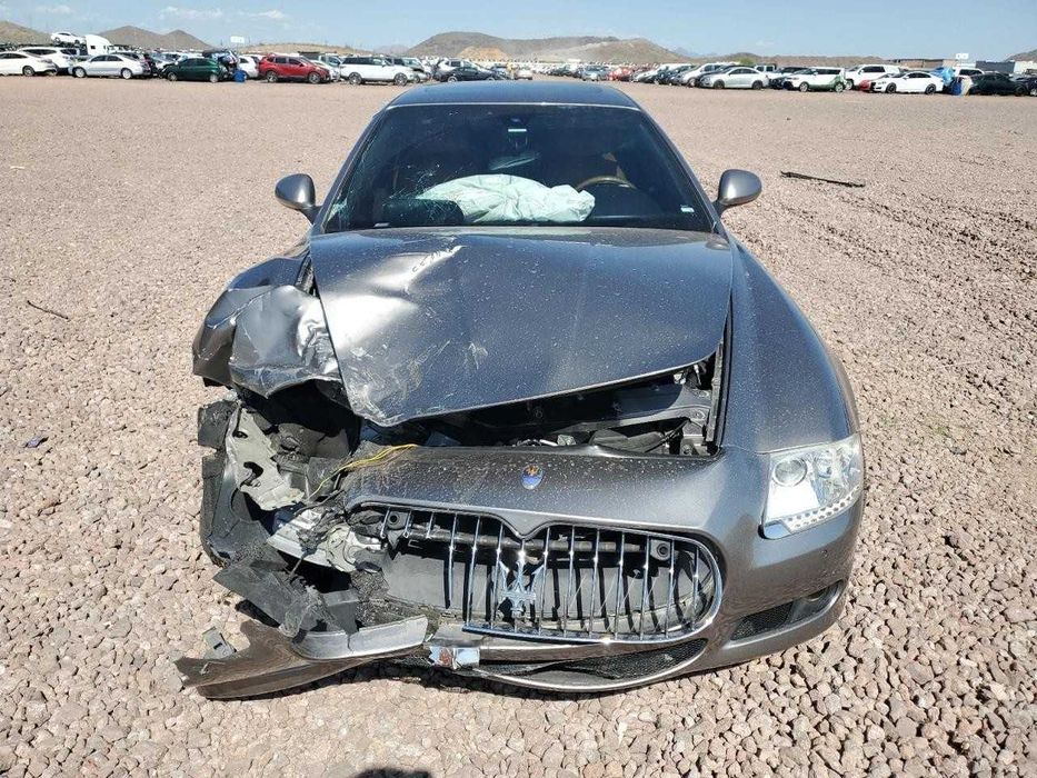 Maserati Quattroporte 4.7S z 2010 roku, model USA — części.