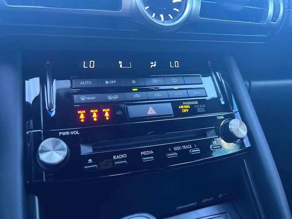 Lexus IS 300      2021