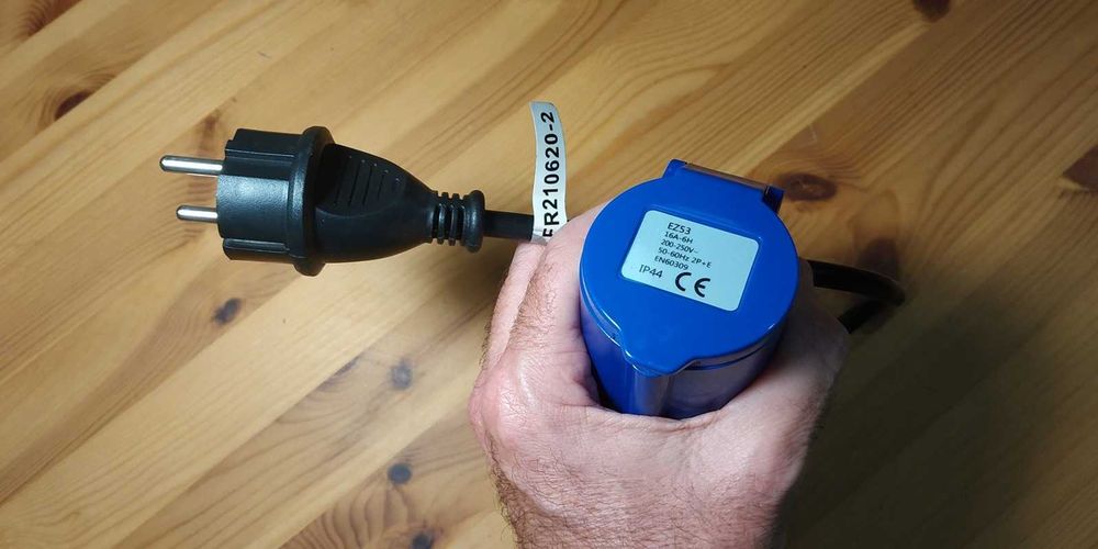 Cabo Adaptador Schuko Macho para CEE Fêmea (Azul) | CEE 16A Monofásico (3.7KW) |