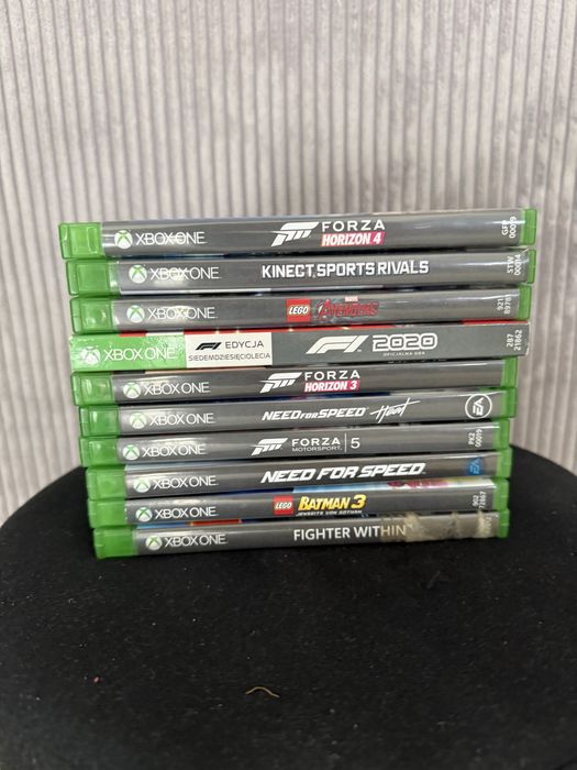 Xbox One + Kinect + 2 pady + 10 gier