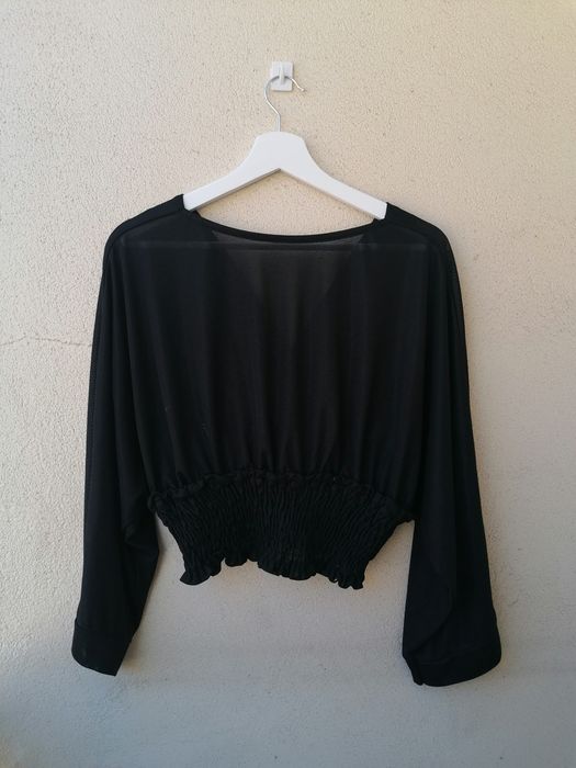 Blusa preta decote cruzado