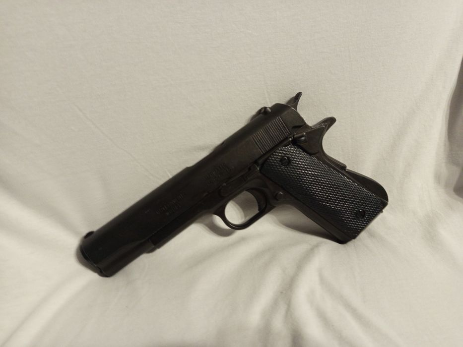 Pistolet colt1911 replika denix