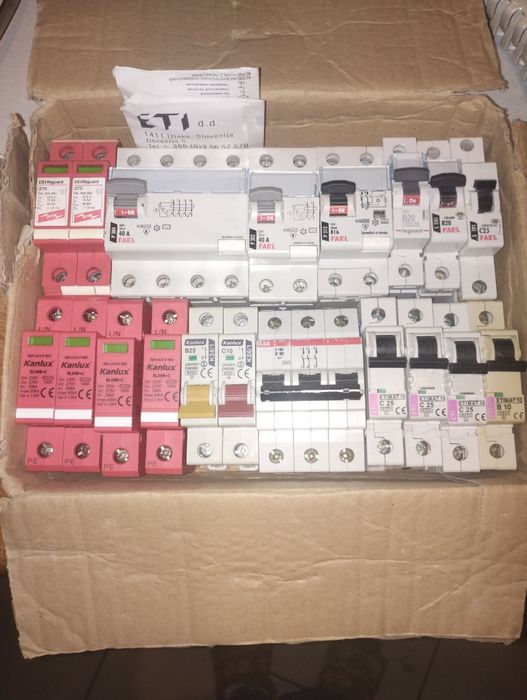 Bezpieczniki Wyłączniki nadpradowe itp automaty trójfazowe