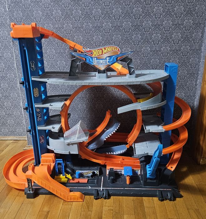 продам трек і автовоз Hot Wheels, кран під'ємний