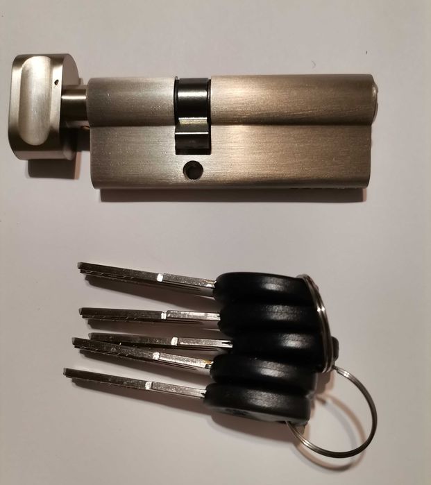 Замок личинка, сердцевина.