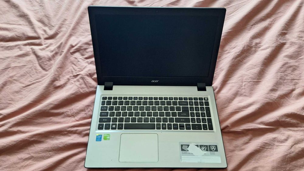Laptop Acer Aspire V3-574G