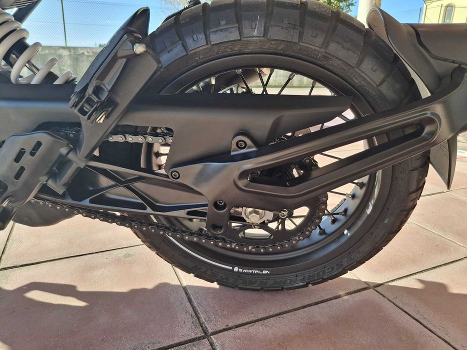Vendo Husqvarna Svartpilen 125