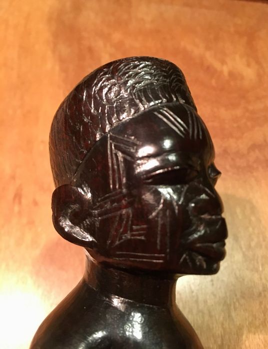 ESCULTURA MACONDE - anos 50 - pau preto - 19,5 cm/s