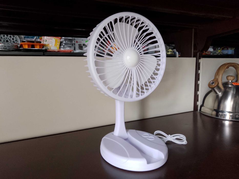 wiatrak biurkowy na akumulator ładowany usb do sieci do samochodu nowy