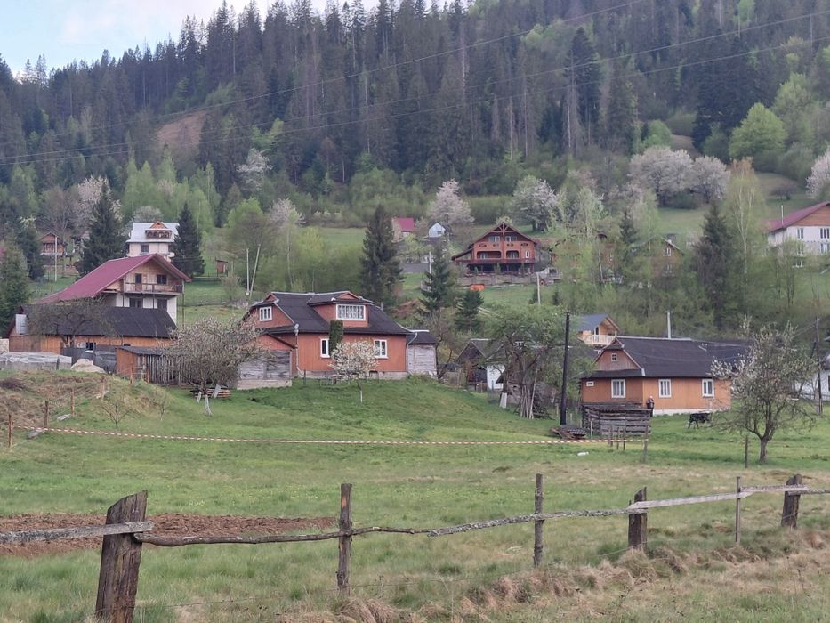 Продасться  земельна ділянка 4 км від Яремче в напрямку Буковеля.