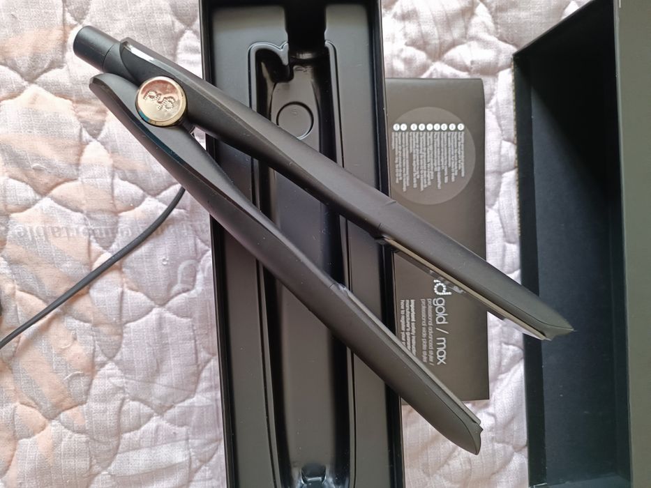 Професійний випрямляч волосся ghd