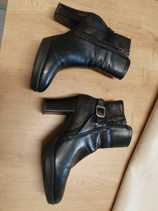 Botas em pele tamanho 35 callaghan
