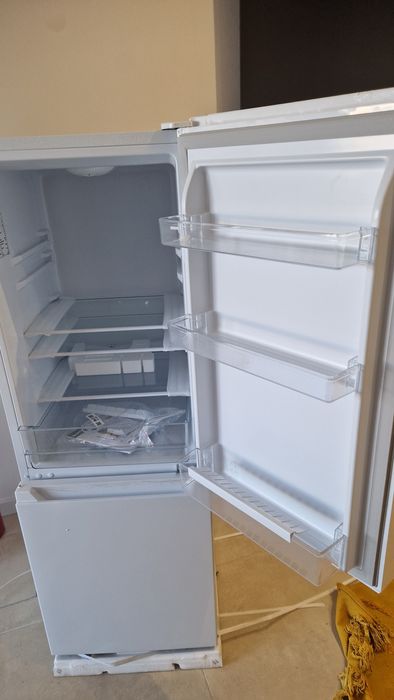 Frigorífico Combinado  Kunft de 175 L - Novo
