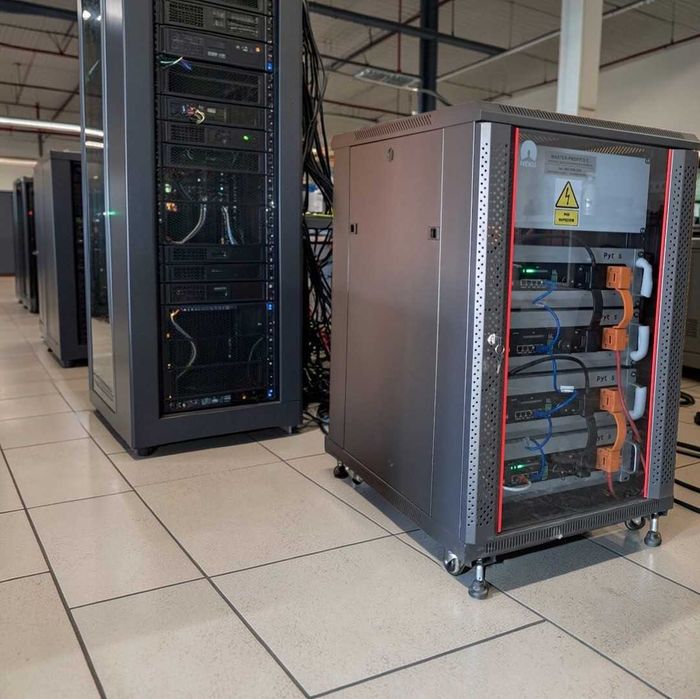Fotowoltaika/Trójfazowy Magazyn ESS 30kWh / 24kVA/ ON/OFF-GRID RACK