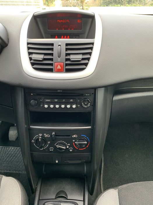 Peugeot 207 // motor de corrente // 195 mkms //AC// Isofix