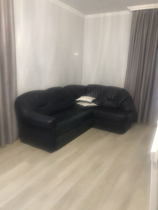 Шкіряний диван рощкладний