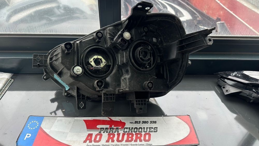 Farol direito Fiat abarht 124 2017/2019