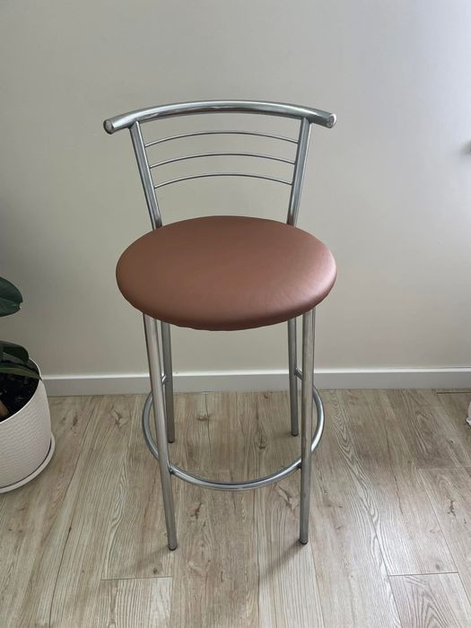 Нові барні стільці