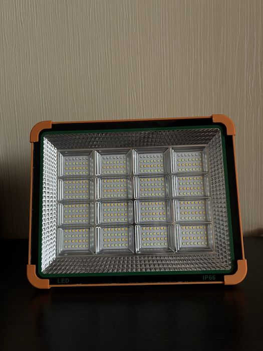 Прожектор Led на аккамуляторі