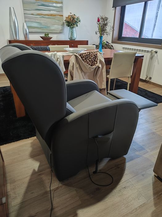 Cadeirão hospitalar elevatório com garantia.