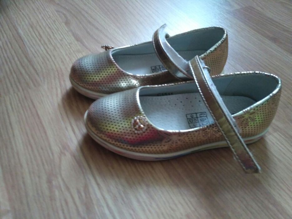 Туфлі мештики для дівчинки