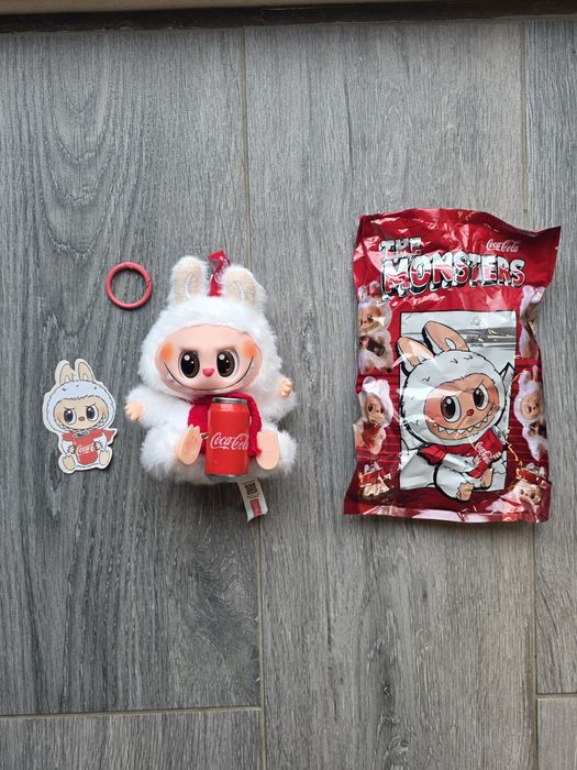 Labubu embalado e selado , tenho disponível todos da última foto